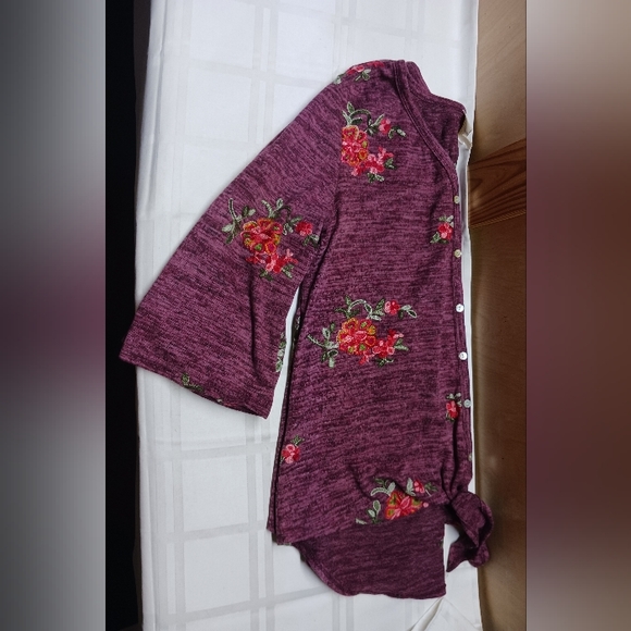 Fig and Flower Embroidered Cardigan/Size 1X maroon,floral,bell sleeve. - Picture 12 of 12